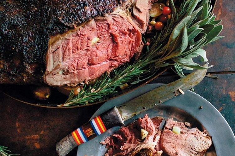 Ростбиф из говядины со специями и ягодами можжевельника