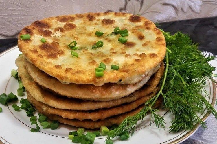 Лепешки с куриной печенью и грибами