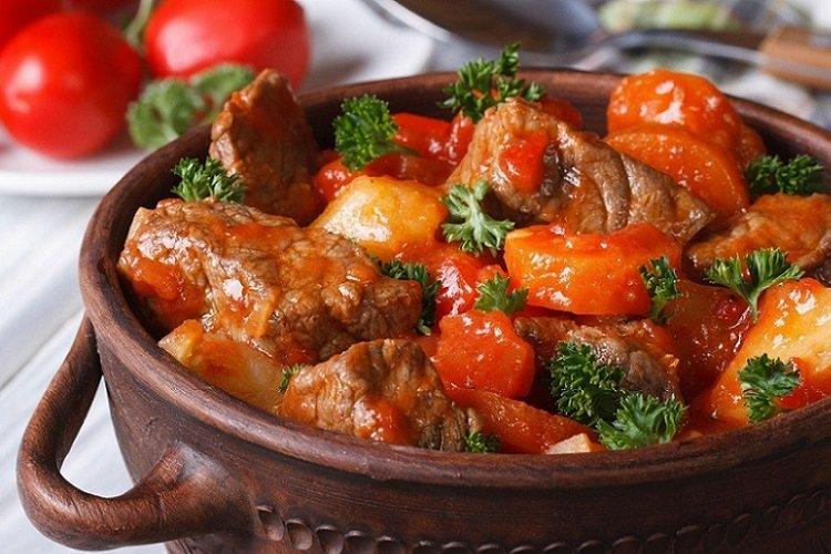 20 рецептов тушеной свинины, которые понравятся всей семье