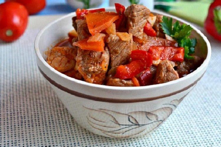 Тушеная свинина по-венгерски