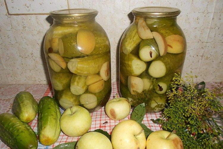Огурцы с яблоками на зиму