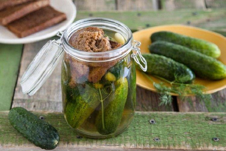 Хрустящие огурцы с хлебом на зиму