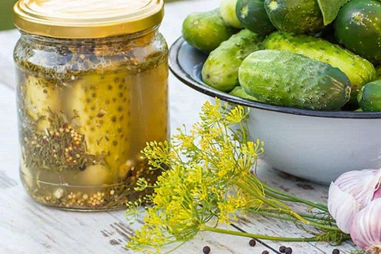 Хрустящие огурцы с зернами горчицы