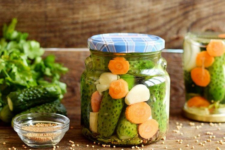 Хрустящие огурцы с лимонным соком