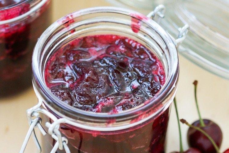 Густое варенье из вишни