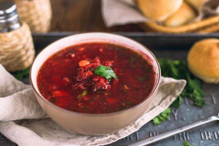 Борщ с килькой, томатами и фасолью