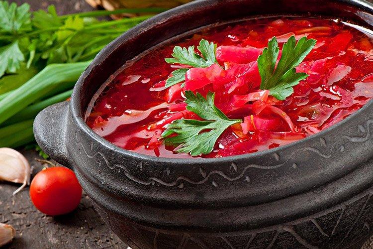 Борщ с крапивой и красной фасолью