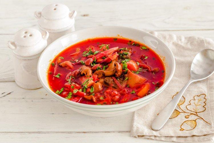 Борщ с фрикадельками и фасолью