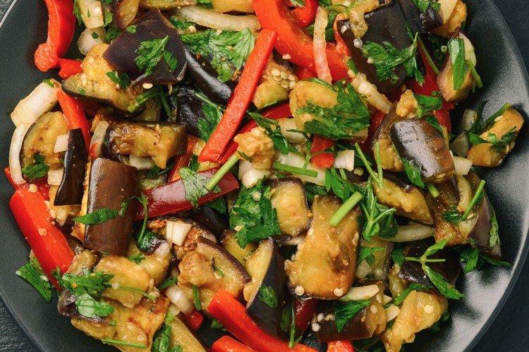 Соте из баклажанов с кинзой