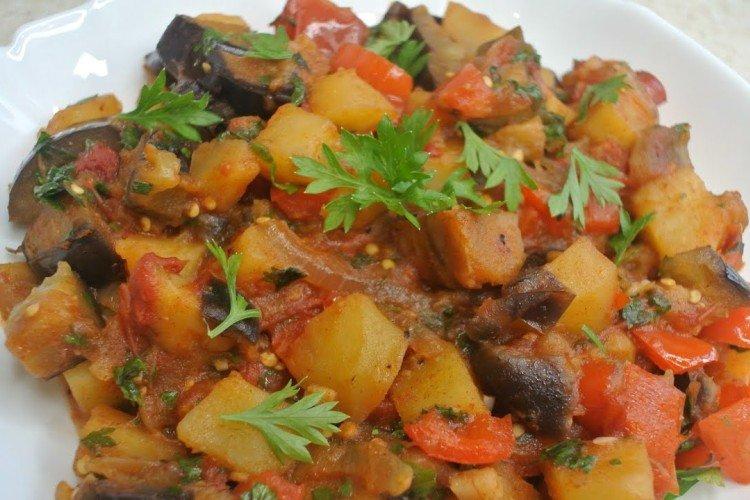 Соте с баклажанами и картошкой