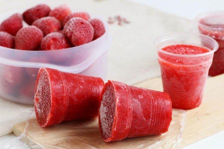 Замороженная клубника с сахаром
