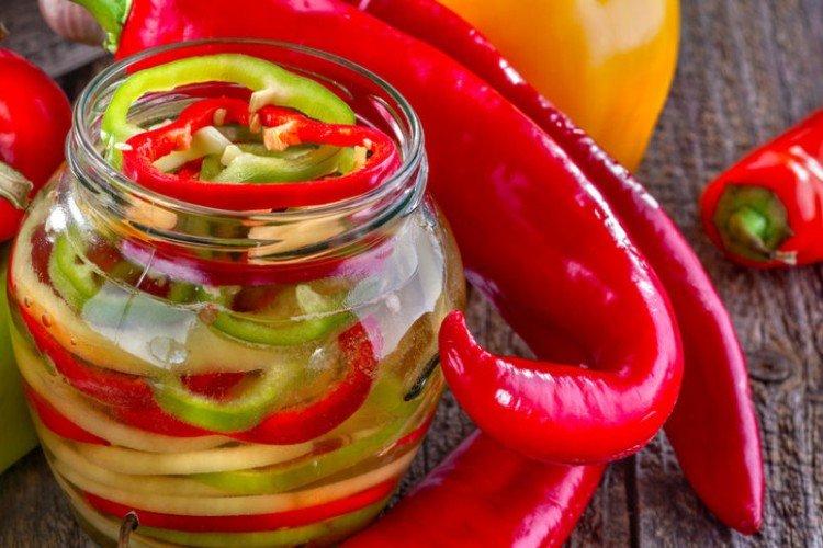 Салат из сладкого перца и чили