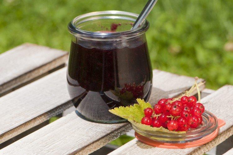Варенье с красной смородиной и вишней