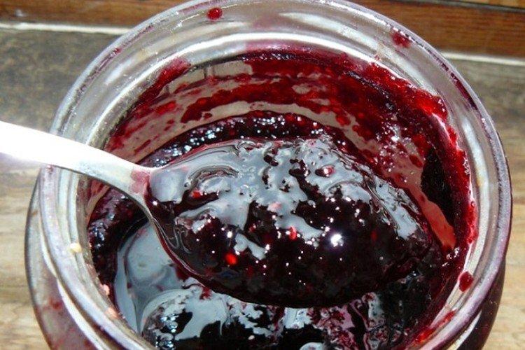 Варенье из земляники и жимолости