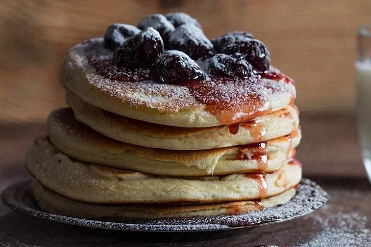 Пышные блины на молоке и сухих дрожжах