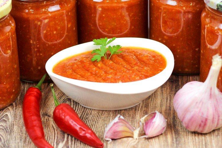 Аджика с помидорами и морковью