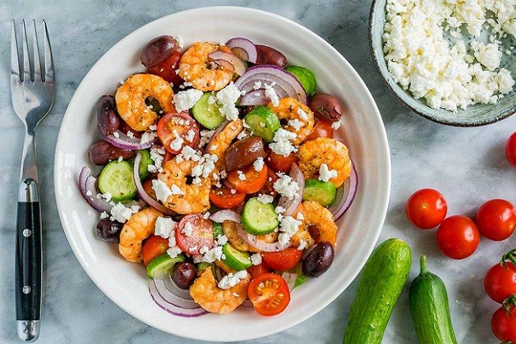 Греческий салат с креветками