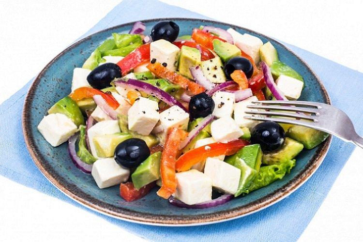 Салат «Греческий» с авокадо