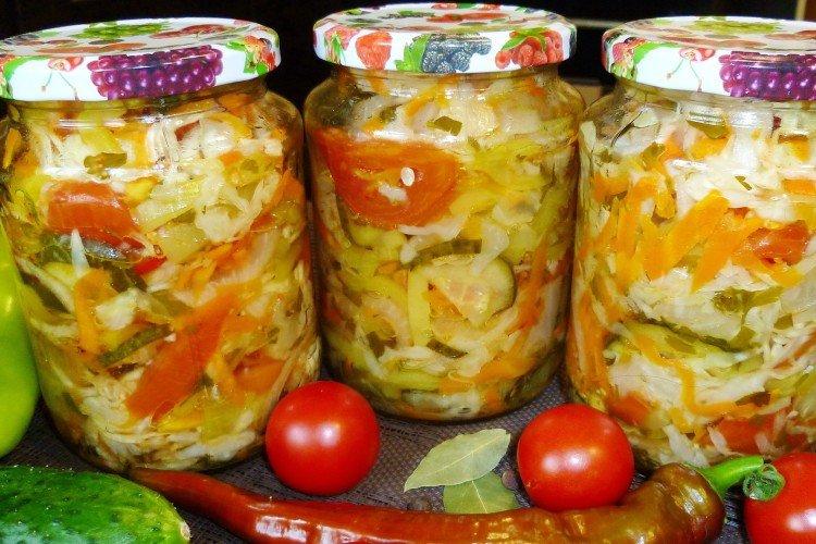 Салат с капустой и овощами на зиму