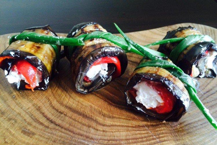 Баклажаны с помидорами и сливочным сыром