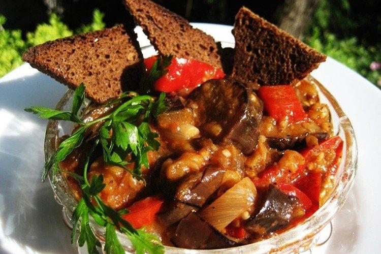 Соте из овощей с орехами