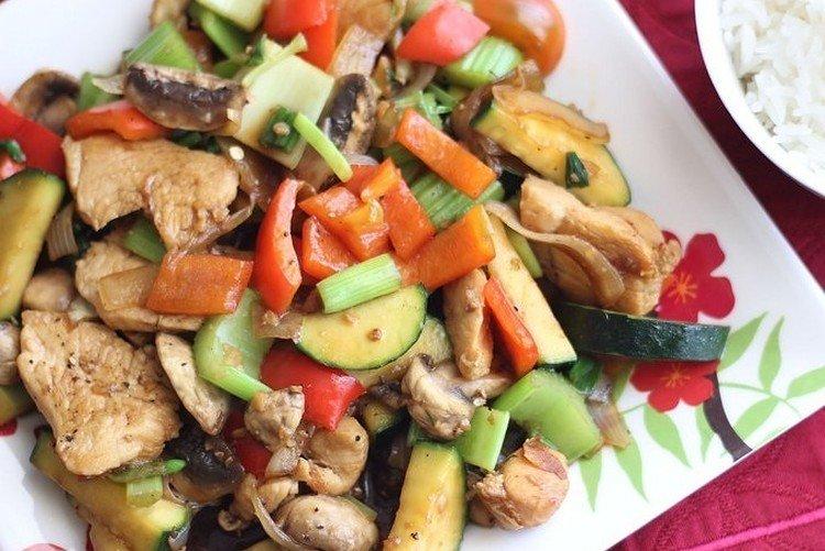 Соте с овощами и курицей