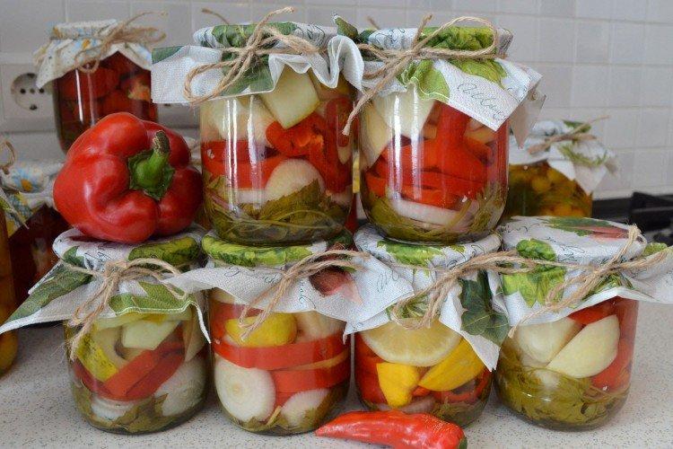 Патиссоны с корнем петрушки