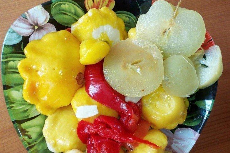 Квашеные патиссоны с яблоками на зиму