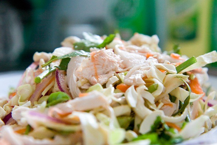 Салат со свининой и капустой