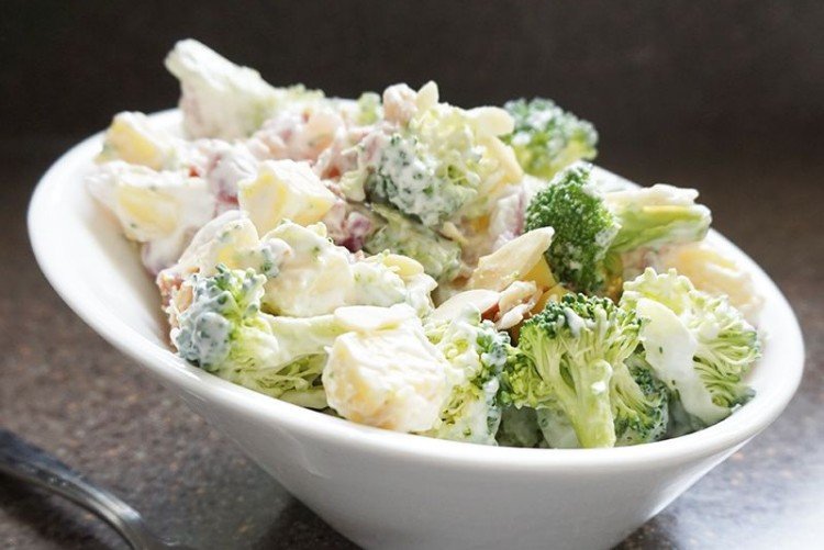 Салат со свининой и брокколи