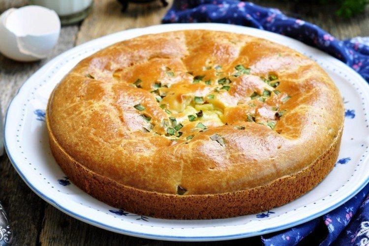 Заливной пирог на кефире с картошкой