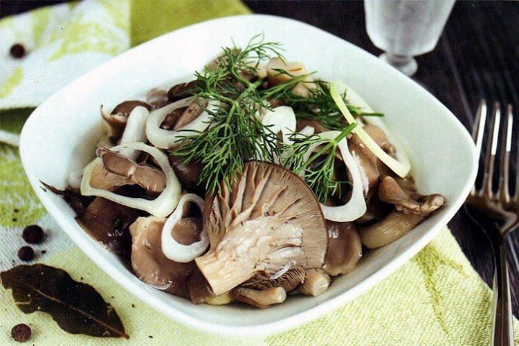 Вешенки, маринованные с лимонным соком и специями