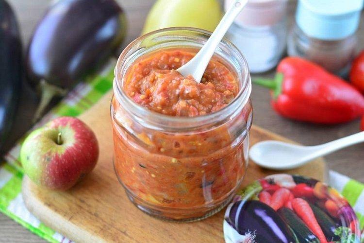 Икра из баклажанов с грибами и яблоками