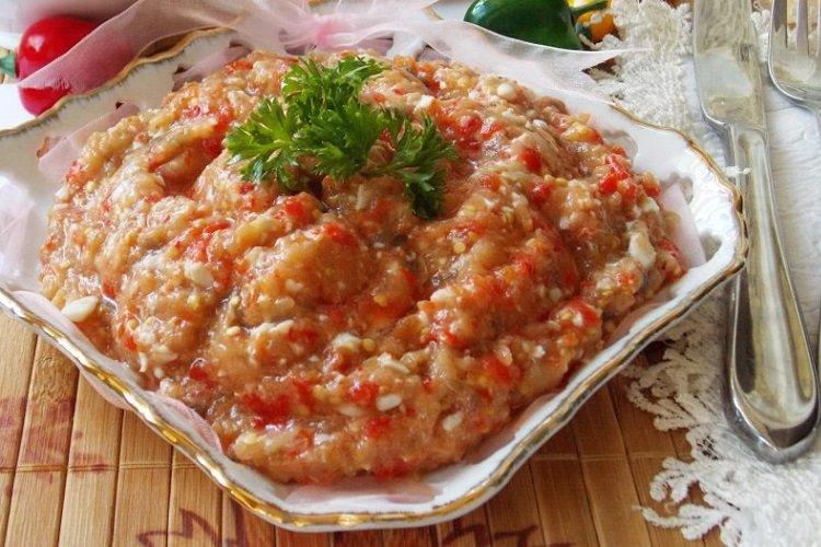 Баклажанная икра с яйцами
