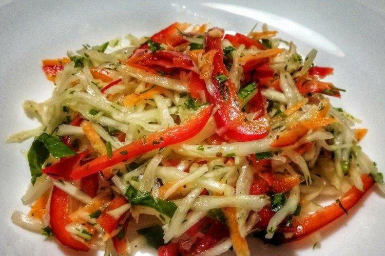 Салат с болгарским перцем и капустой