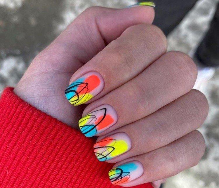 Абстрактный маникюр