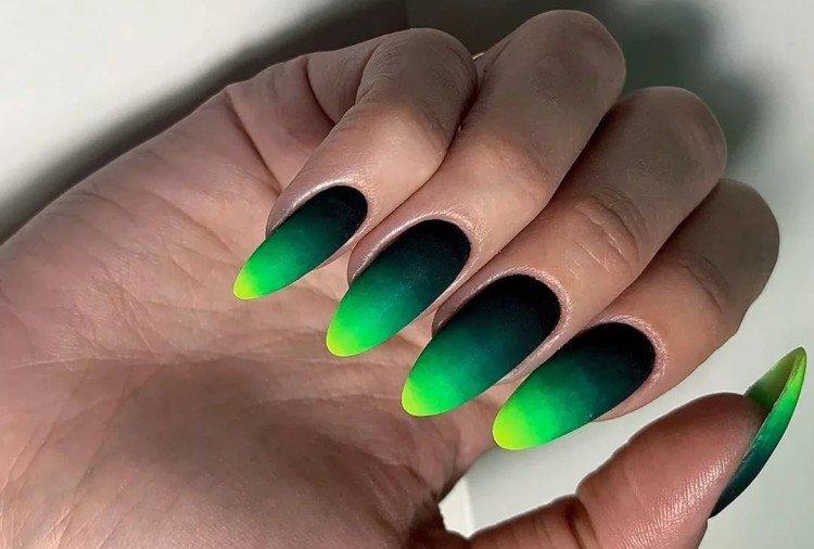 Неоновый градиентный маникюр