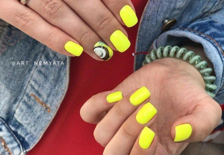 Неоновый маникюр на короткие ногти