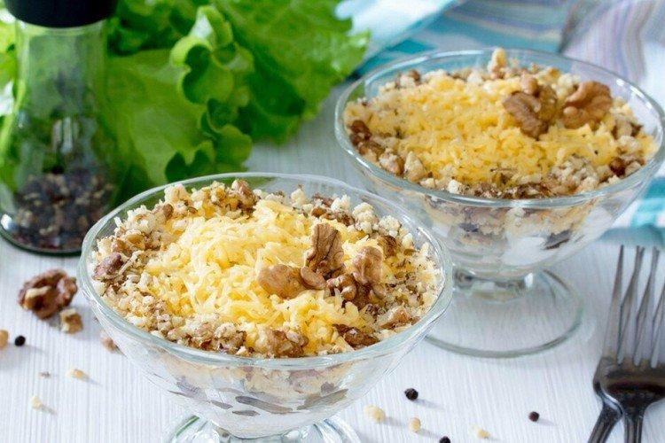 Салат с языком и грецкими орехами