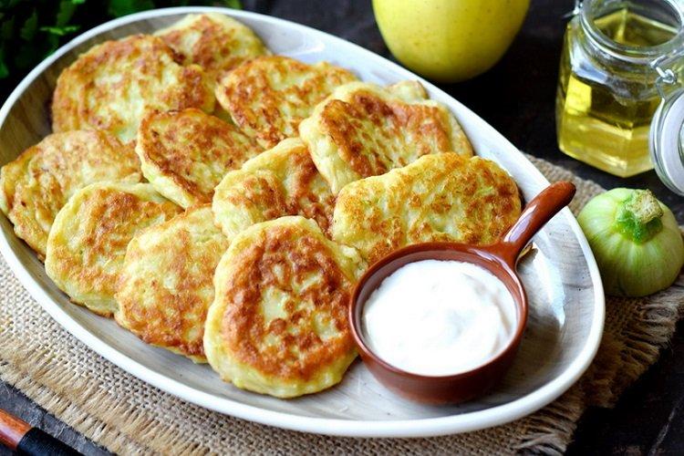 Кабачковые оладьи на сметане