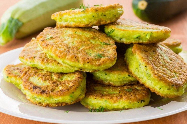 Пышные оладьи из кабачков и брынзы