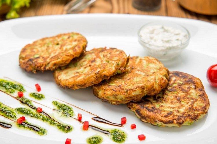 Оладьи из кабачков и курицы