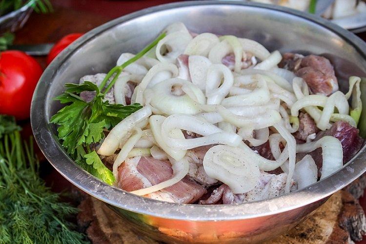 Луковый маринад с уксусом