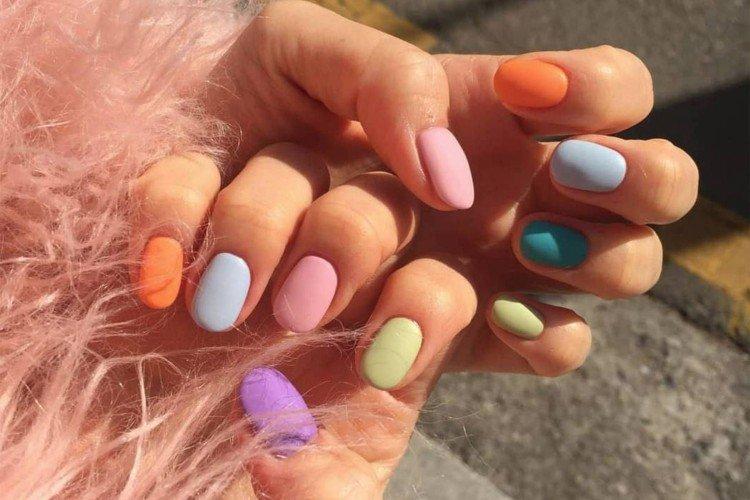 Пастельный разноцветный маникюр