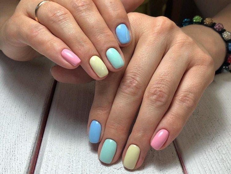 Пастельный разноцветный маникюр