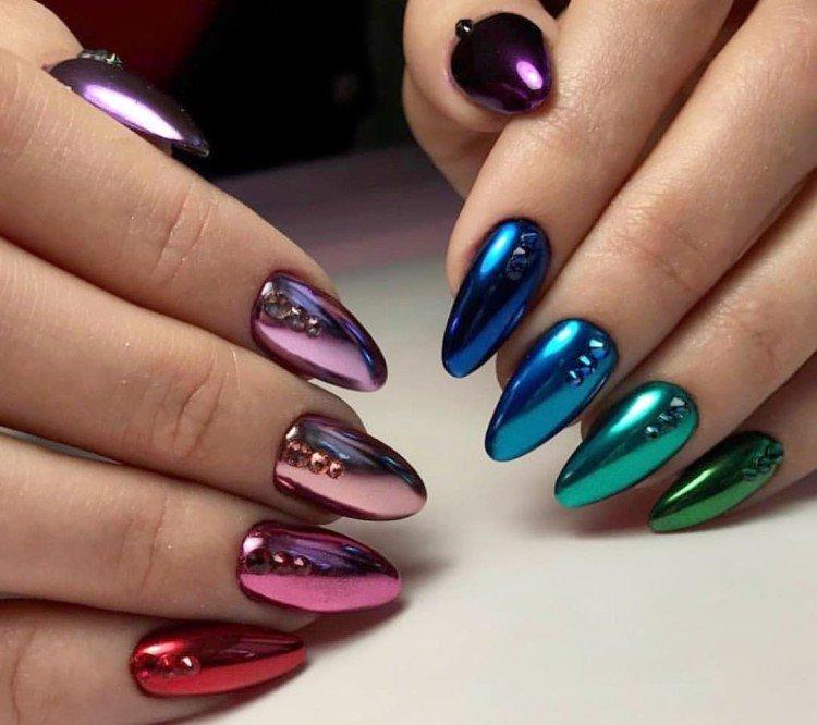 Разноцветный маникюр с втиркой
