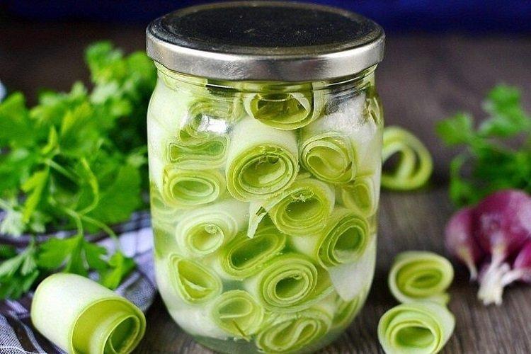 Маринованные кабачки рулетиками