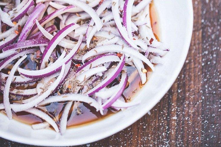 Лук для шашлыка, маринованный в соевом соусе