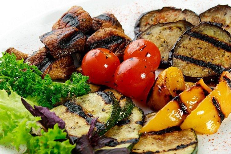 Овощи-гриль, маринованные в горчичном порошке