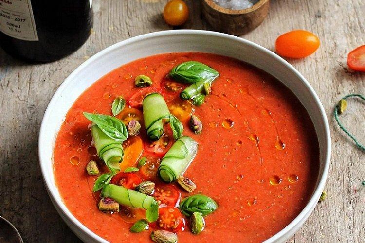 Гаспачо с картофельным пюре